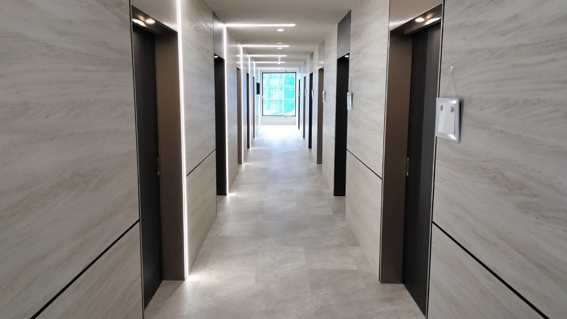 クリニックの廊下