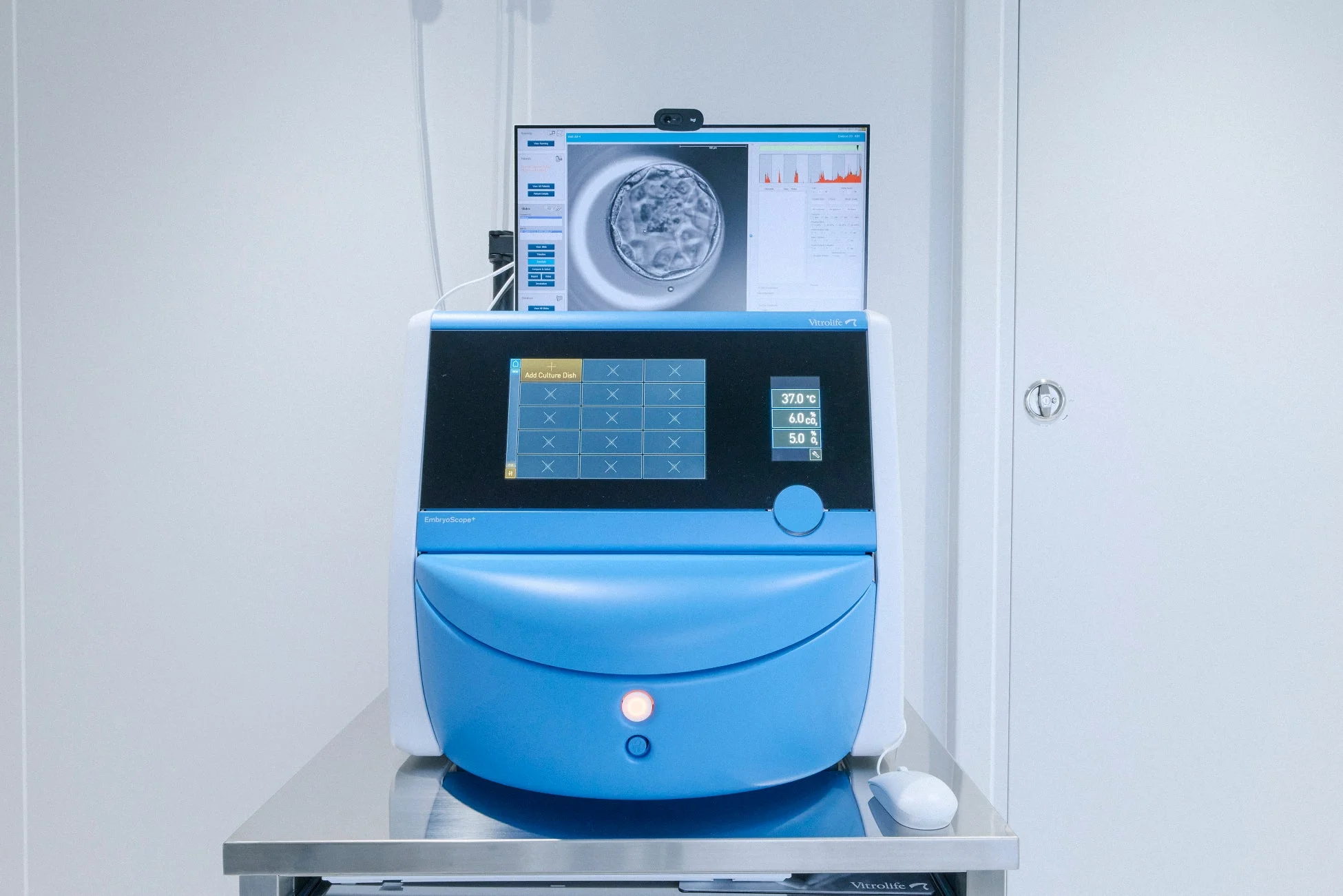 胚培養器のモニター