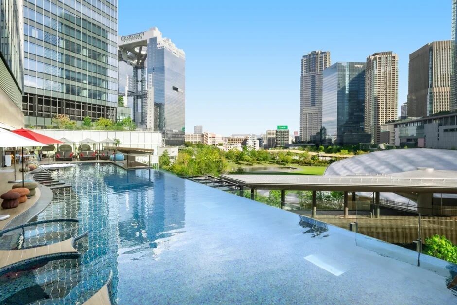 インフィニティプールと都市景観