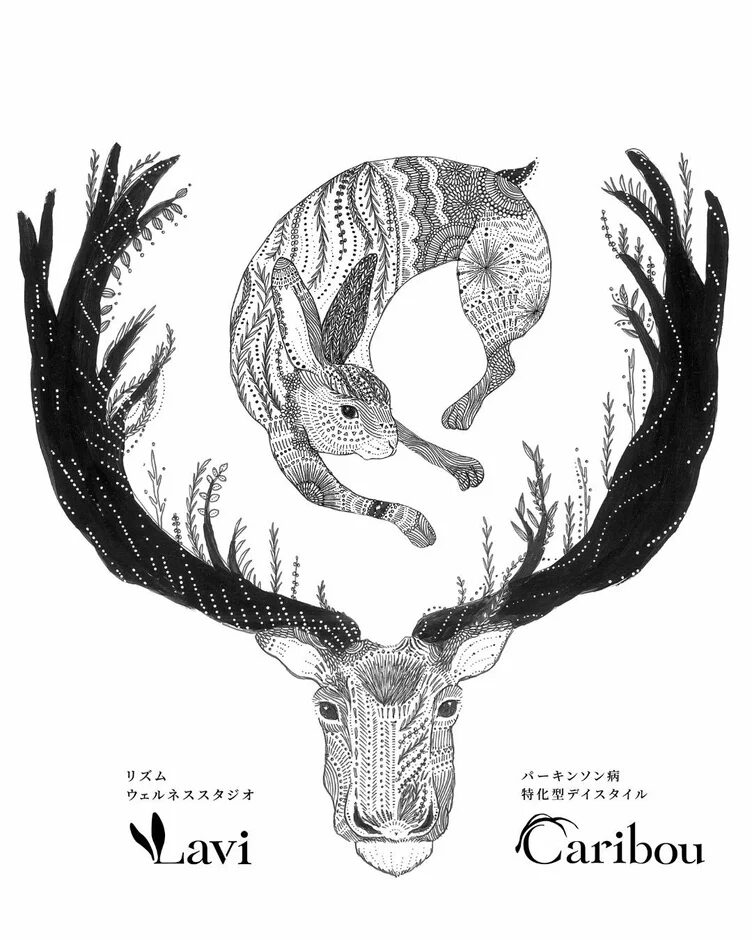 複雑な模様で描かれた鹿の頭と跳ねるウサギの白黒イラスト。鹿の角は木々のように表現され、下部には「Lavi」と「Caribou」のロゴ、および関連テキストが配置されています。