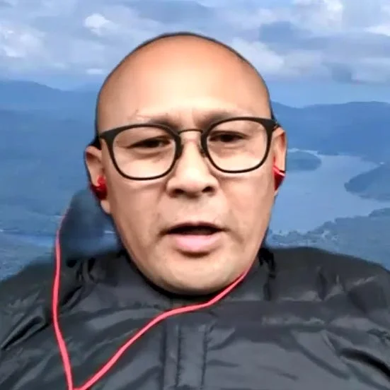 オンライン報告会で発表する米倉一磨氏