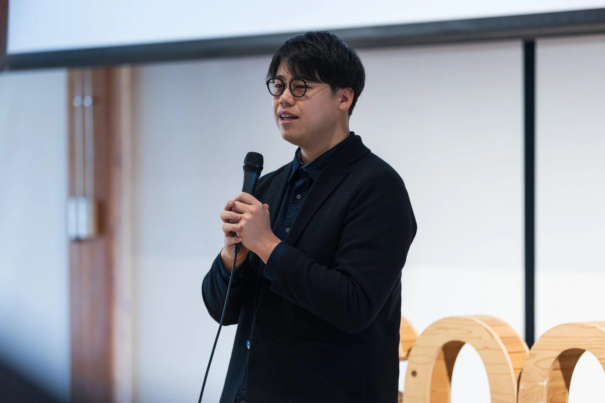 審査員総評を行う石田陽佑氏