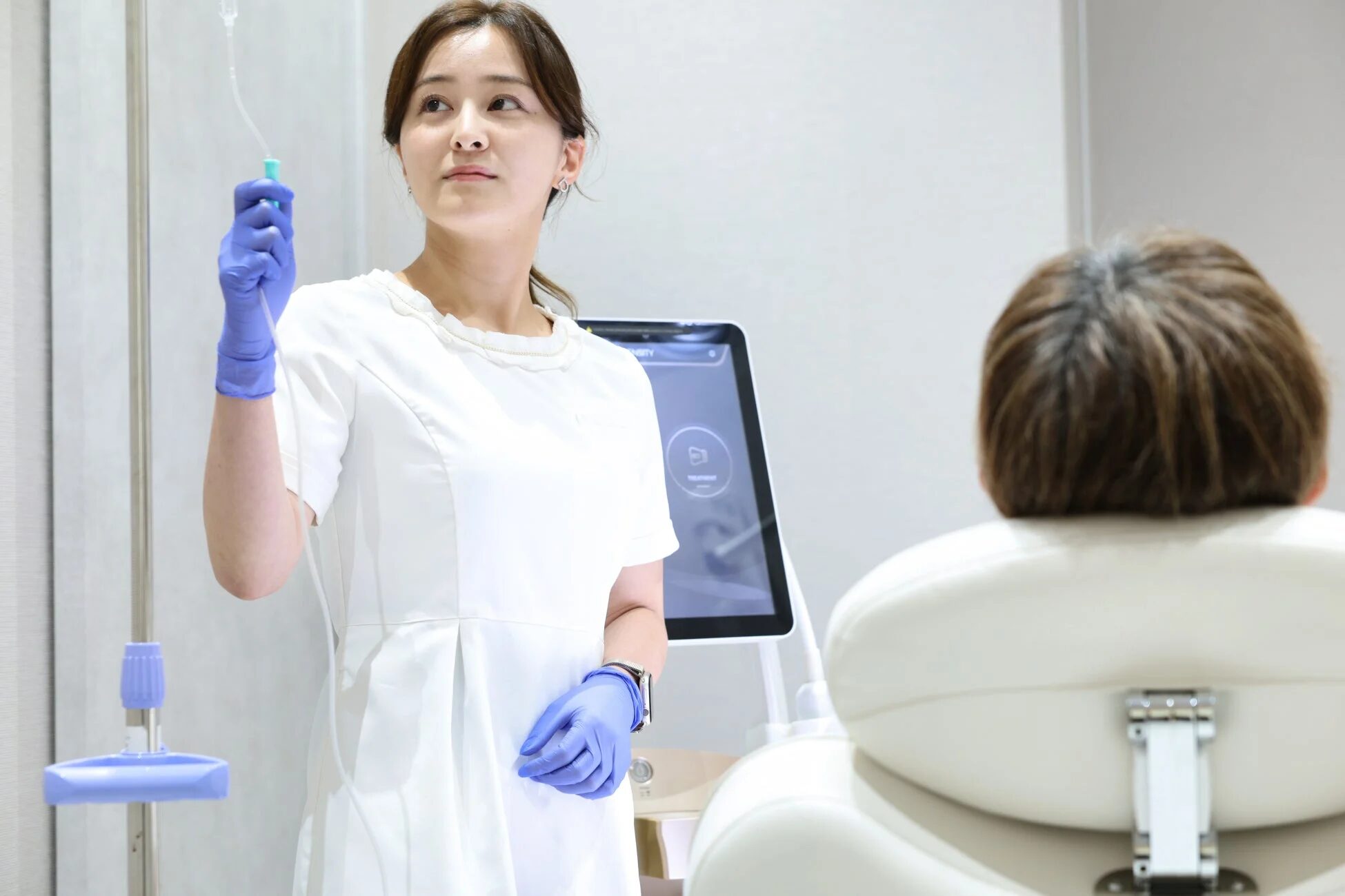 医療、クリニック、看護師、点滴、治療、患者、医療従事者、美容クリニック、ヘルスケア、診察