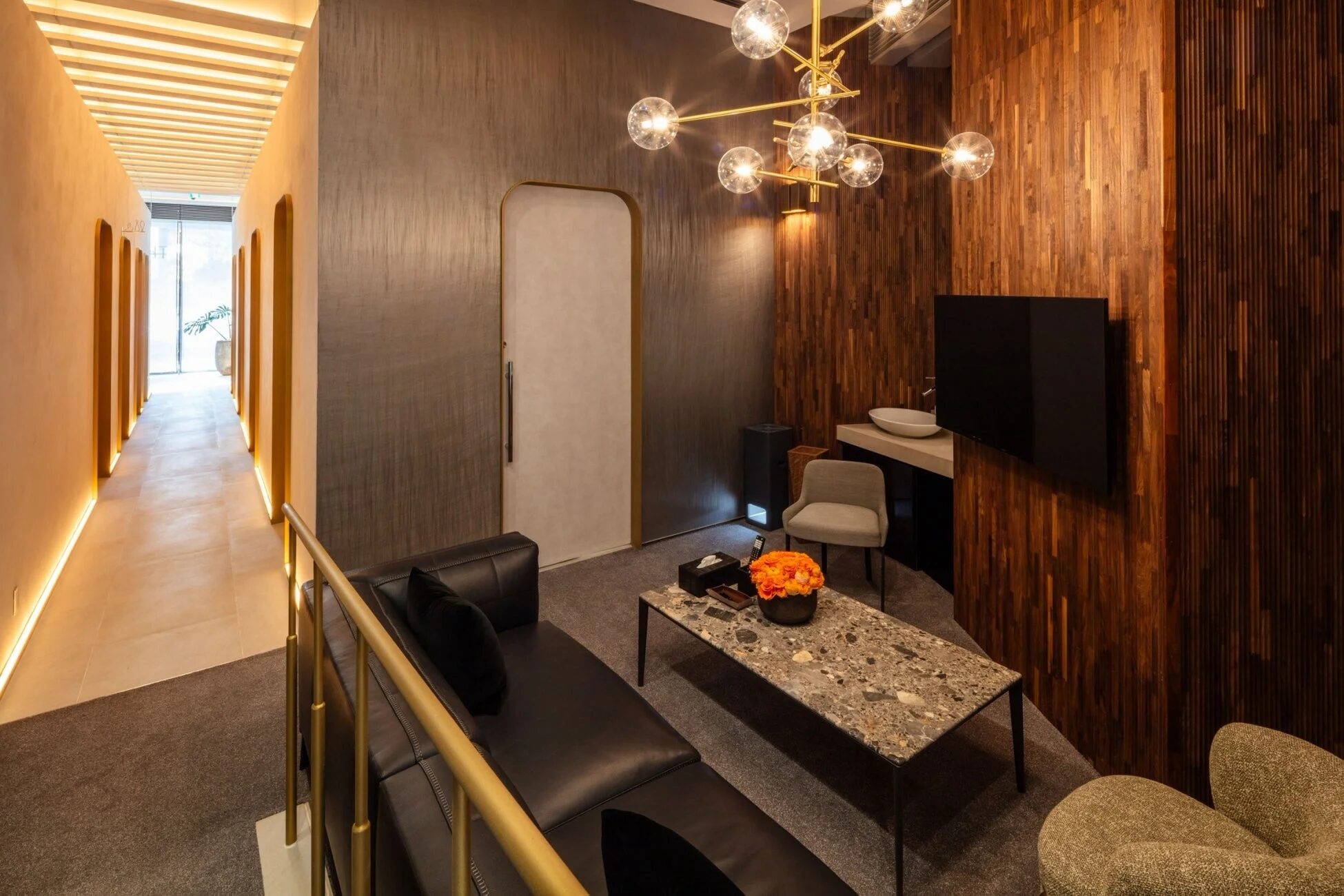 インテリア、モダン、ラウンジ、ホテル、スパ、待合室、照明、ソファ、木目調、廊下、高級感、洗練された、デザイン、落ち着いた