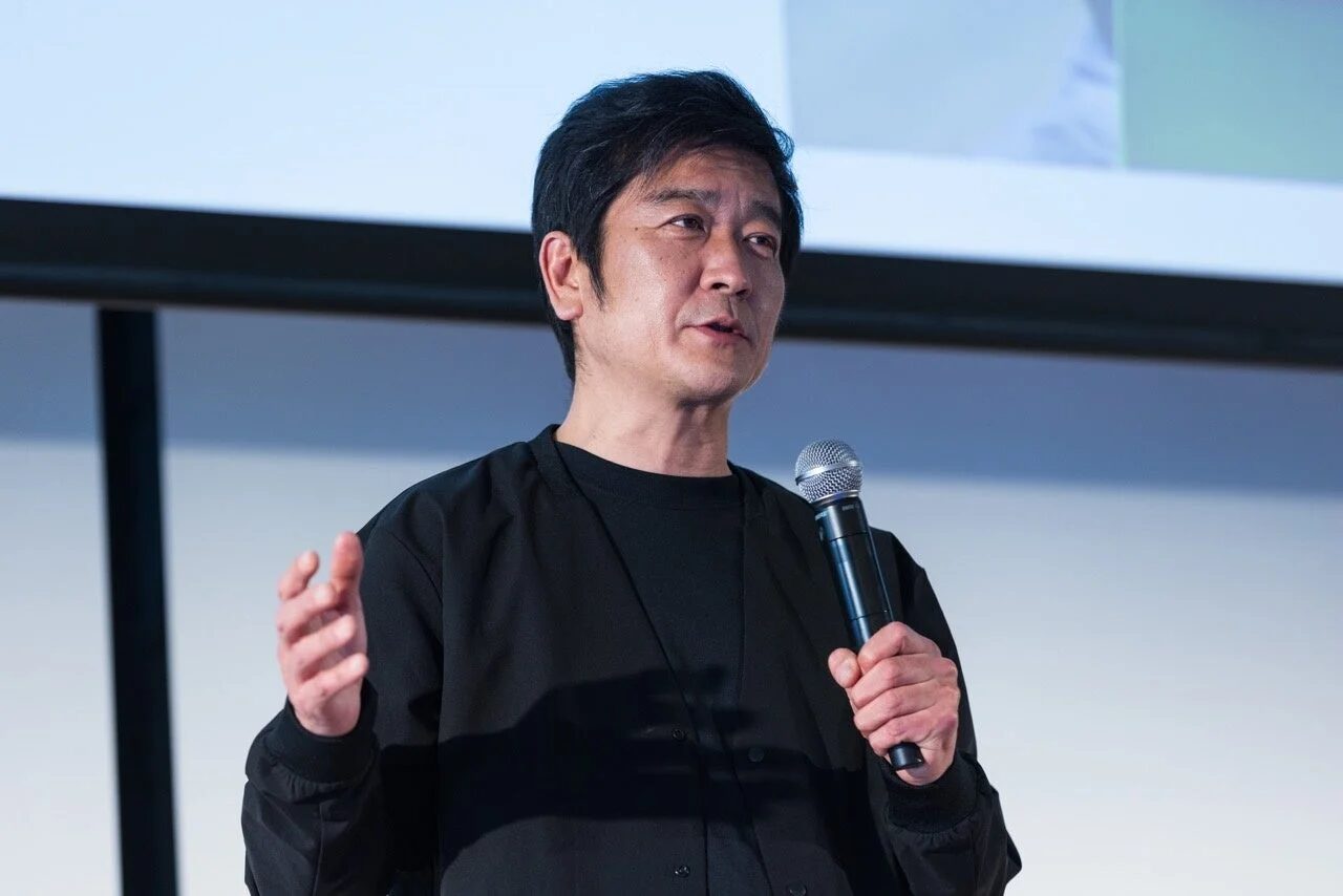 講演中の高橋博之氏