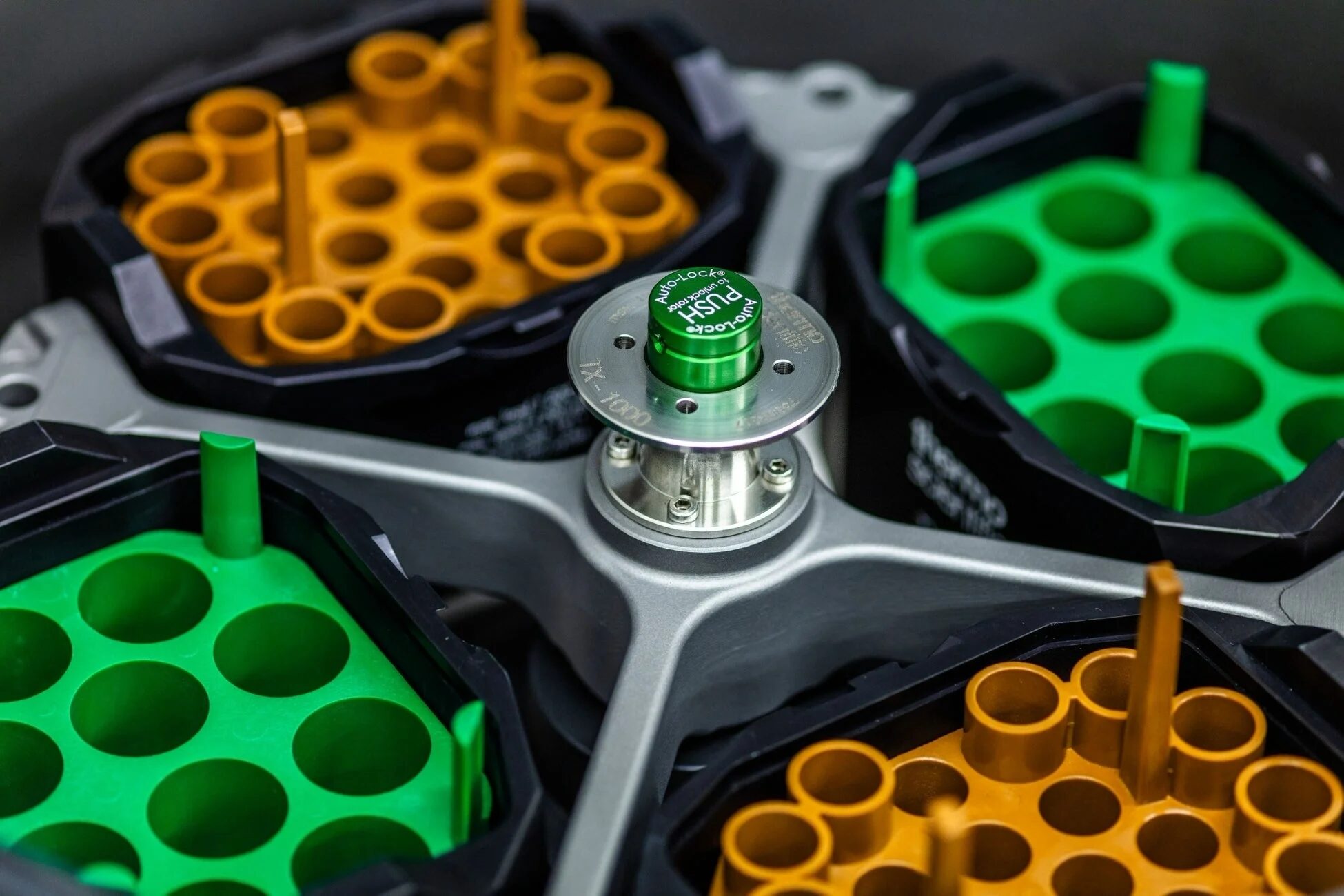 遠心分離機、実験器具、科学、研究、医療、ラボ、ローター、試験管ホルダー、精密機器、機械、カラフル