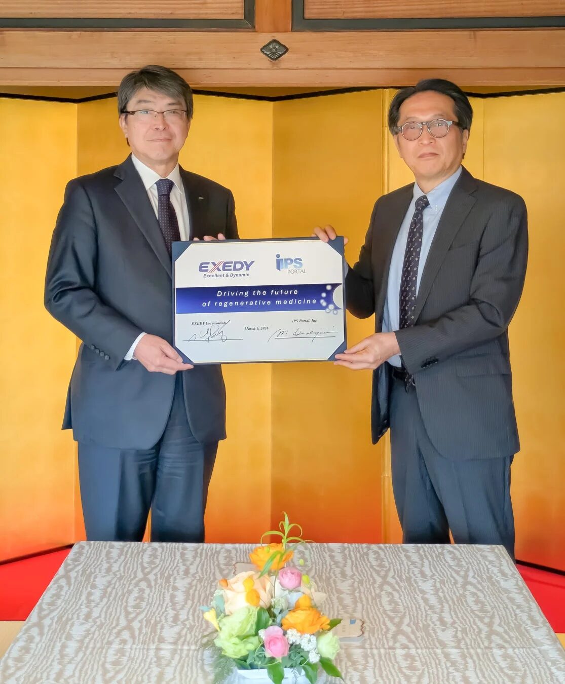 EXEDYとIPS PORTALの提携記念写真