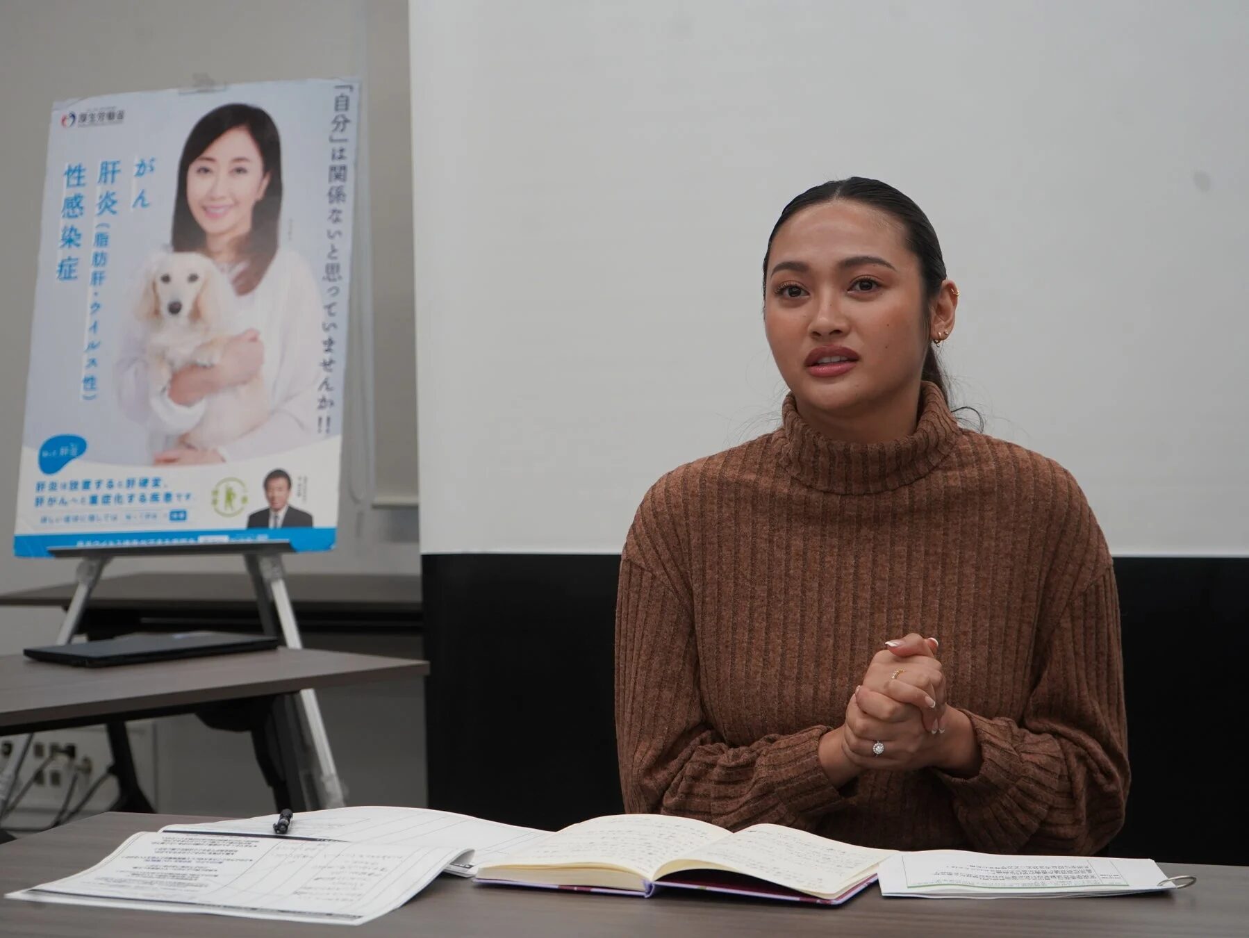 セミナー参加者/真剣な女性