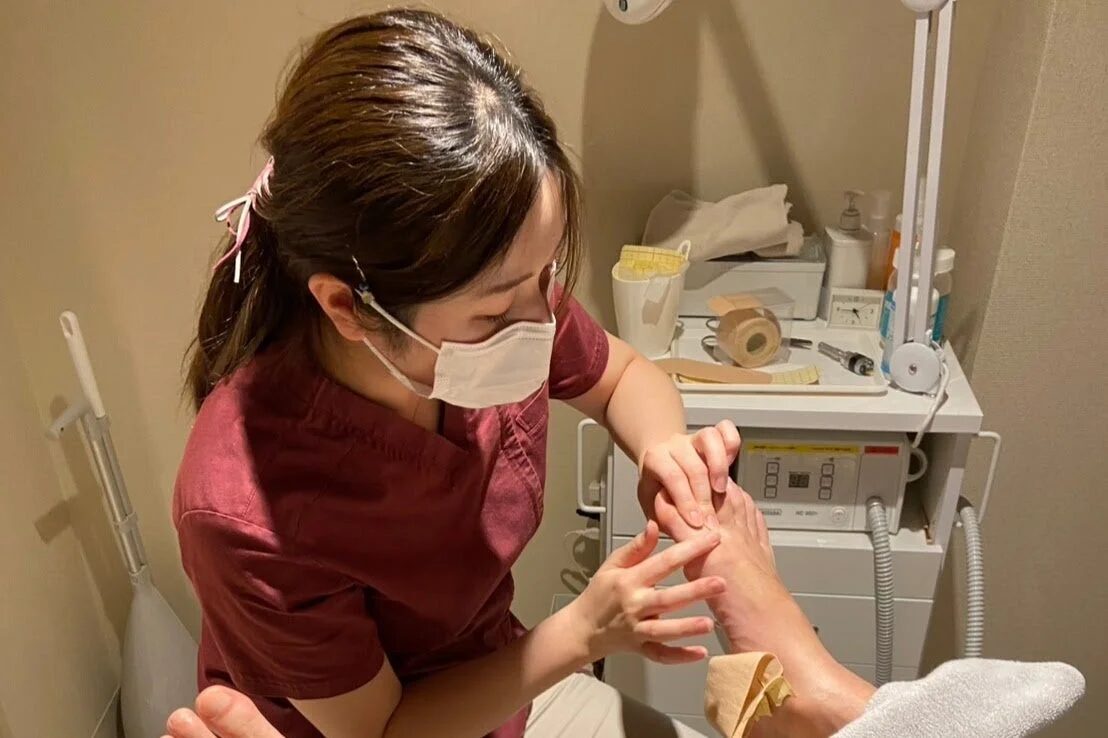 フットケア施術の様子