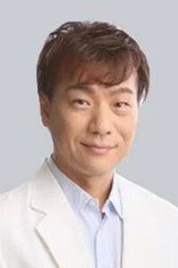 白衣を着たアジア人男性のポートレート