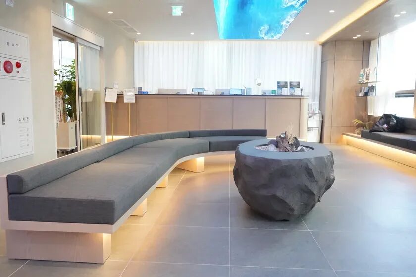 モダンでミニマリストなロビー