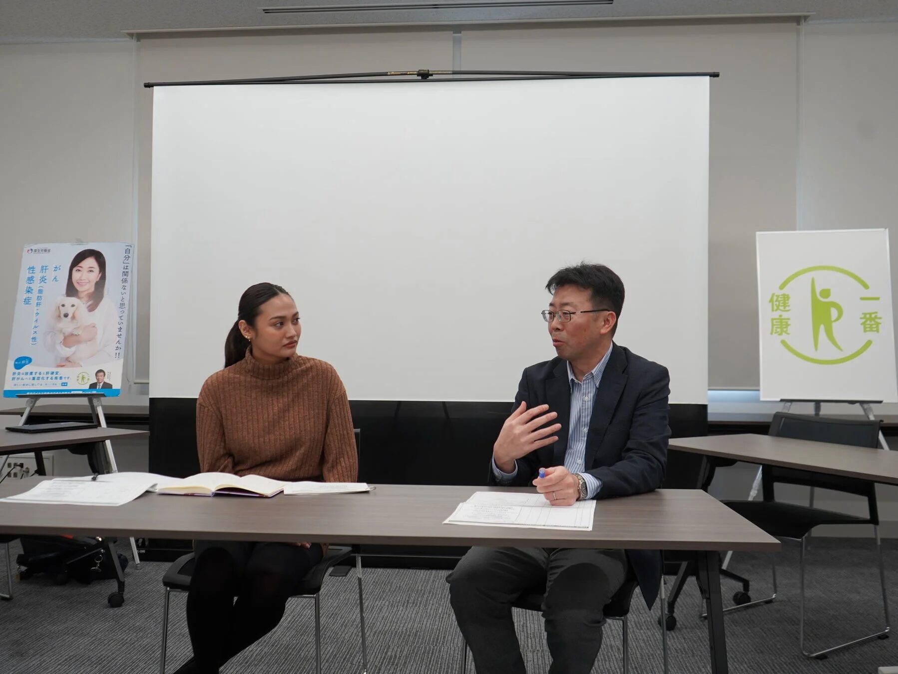 会議室での議論