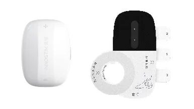 INNOSINブランドの白い楕円形デバイスと、黒いセンサー部を持つパッチ状のウェアラブルデバイスが写っています。健康管理やモニタリングに使用される可能性のある電子機器のようです。